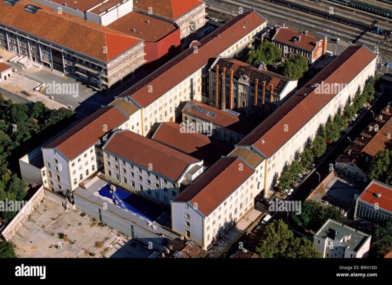 Qu'est-ce que le projet "On Air" à La Friche de Marseille 24 vue aerienne de la friche de marseille