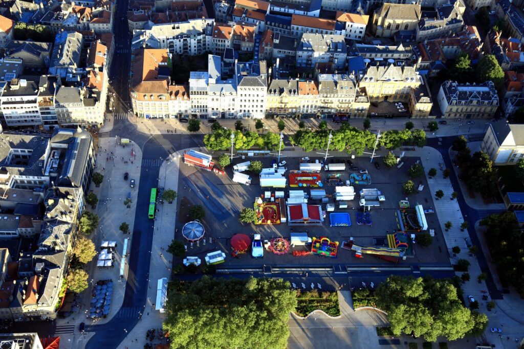 Quelle est l’adresse de la Place Foire Le Roi à Tours