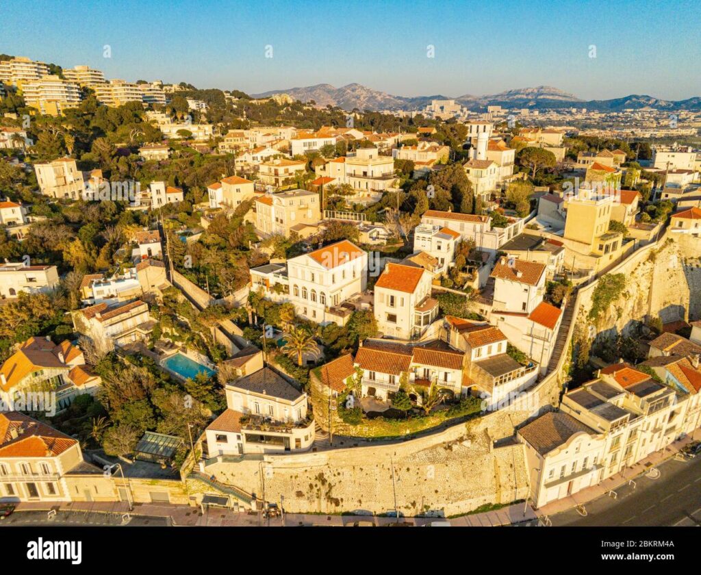 vue aerienne de marseille et du roucas blanc