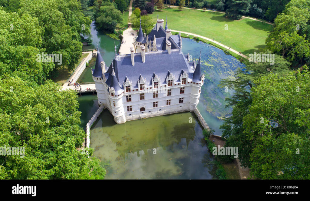 vue aerienne du castello dazay le rideau