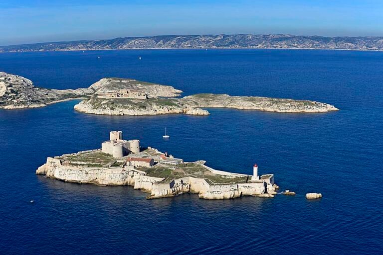 Que sait-on du Château d'If dans "Le Comte de Monte-Cristo" 8 vue aerienne du chateau dif 1