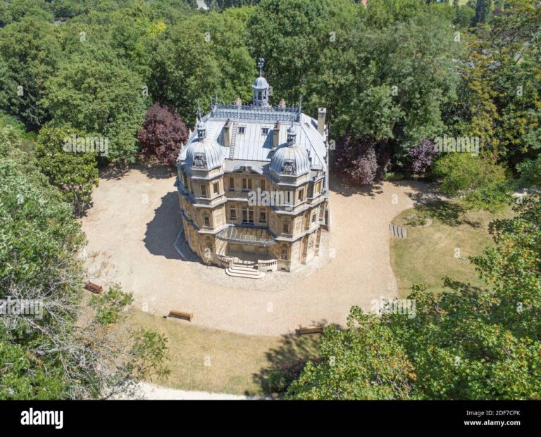 vue aerienne du chateau monte cristo