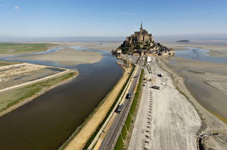 vue aerienne du mont saint michel