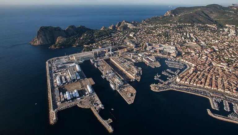 vue aerienne du port de la ciotat