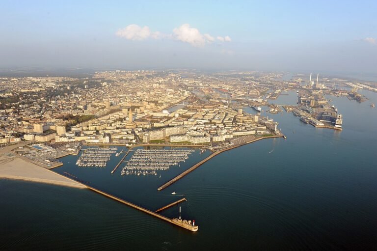 Au Havre ou à Le Havre : Quelle est la bonne formulation 36 vue aerienne du port du havre