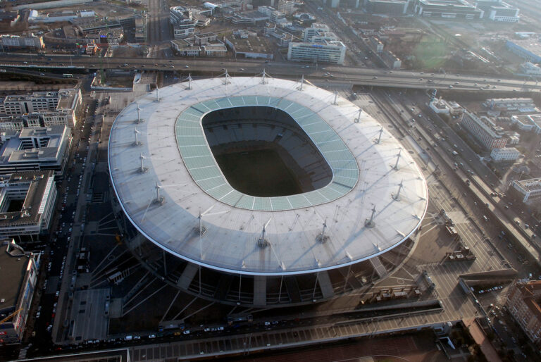 vue aerienne du stade de france couvert