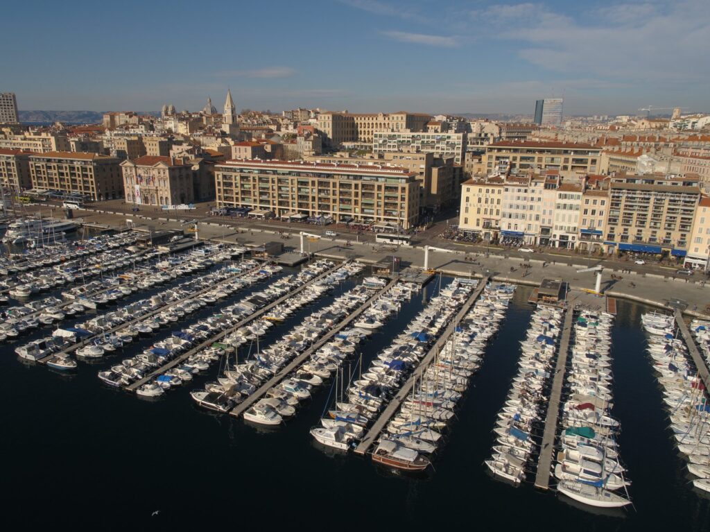 vue aerienne du vieux port de marseille