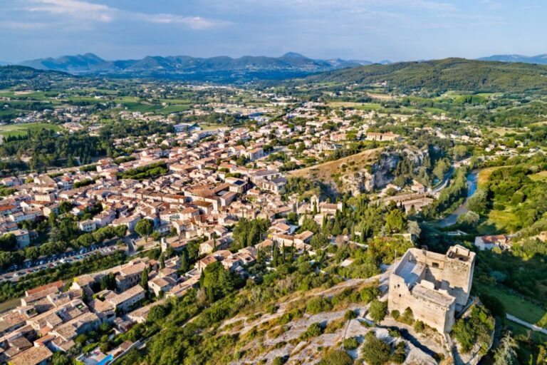 vue aerienne dune ville commencant par j