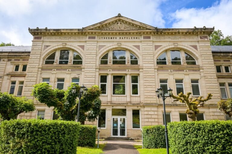 vue des thermes napoleon en ete