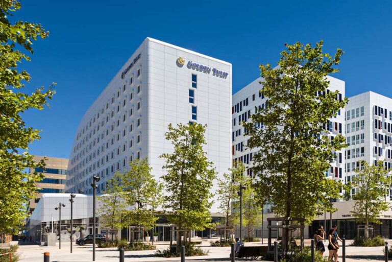 vue exterieure de lhotel golden tulip marseille