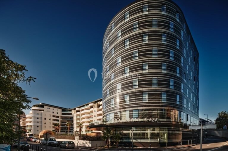 vue exterieure du crowne plaza marseille