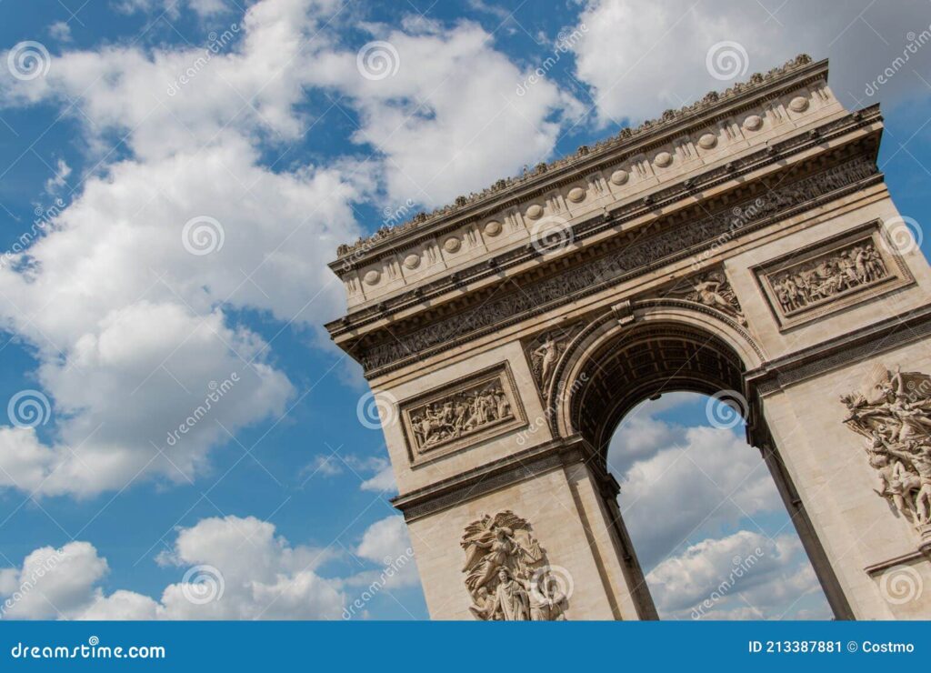 Quel est l’Arc de Triomphe et son importance historique en anglais