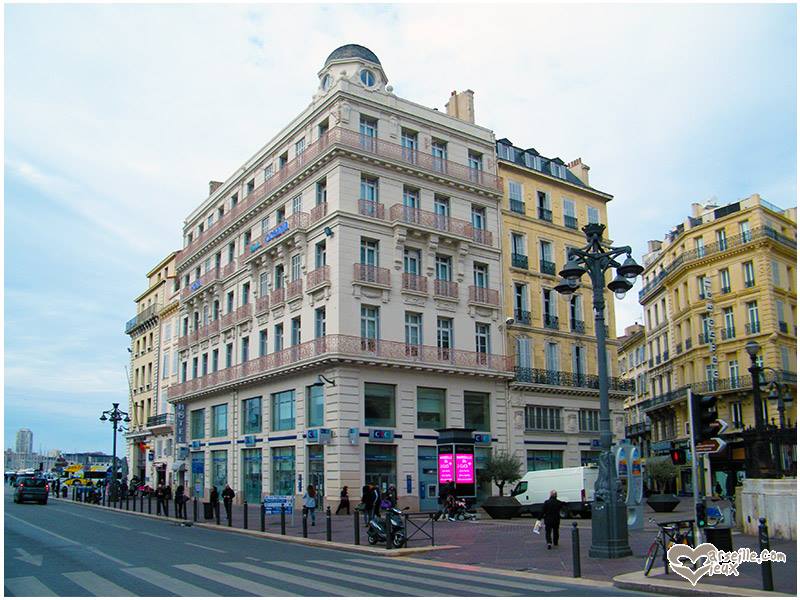 vue moderne de lhotel le quai marseille