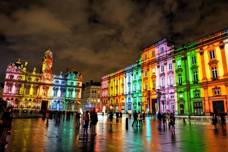 vue nocturne illuminee de lyon