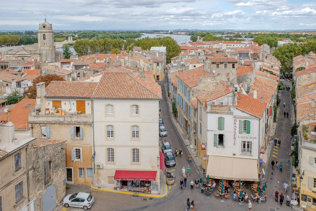 Où trouver le restaurant Le Jules César à Arles