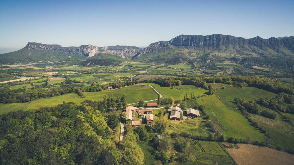 Qu’est-ce que La Ferme Terre Bio en Provence et que propose-t-elle