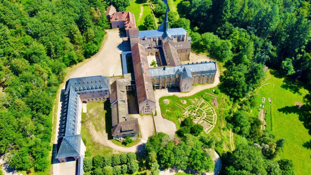 Pourquoi visiter l’Abbaye Sainte Marie d’Arles-sur-Tech