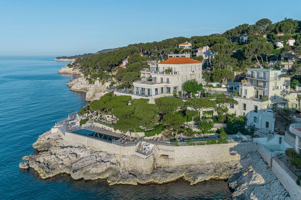 Pourquoi choisir l’Hôtel Les Roches Blanches à Cassis pour votre séjour