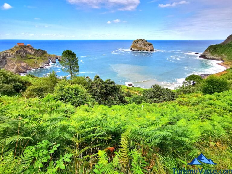 vue panoramique de san juan de gaztelugatxe