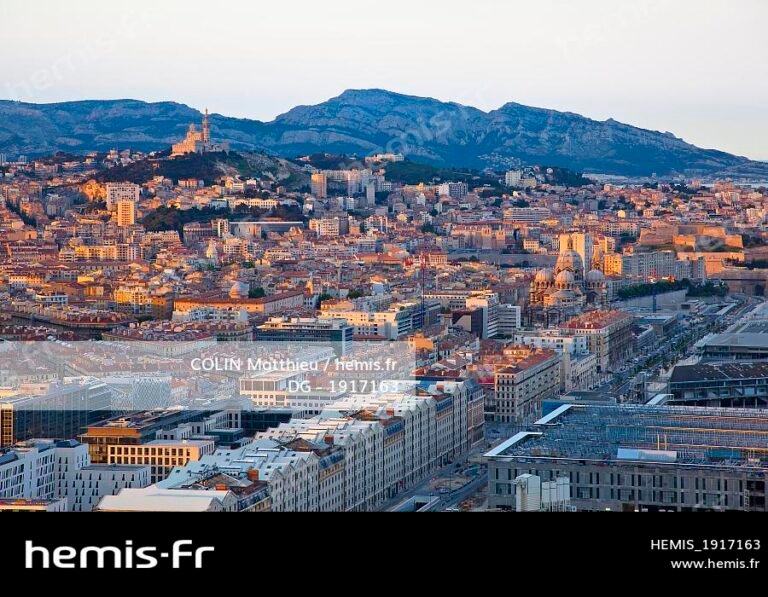 vue panoramique des docks des sud a marseille