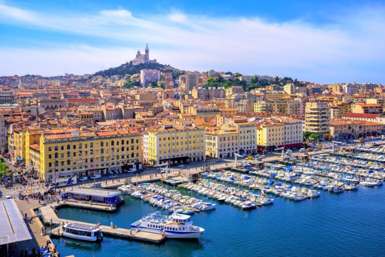 vue panoramique du vieux port de marseille 1