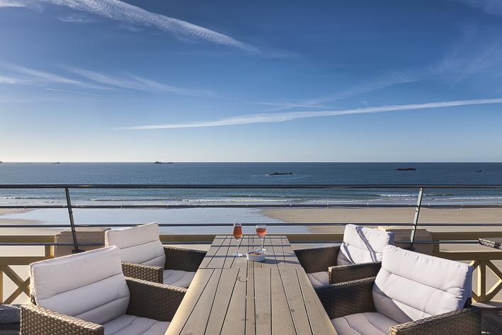 vue panoramique sur les terrasses de la mer