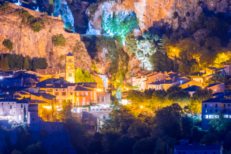 vue panoramique sur moustiers sainte marie
