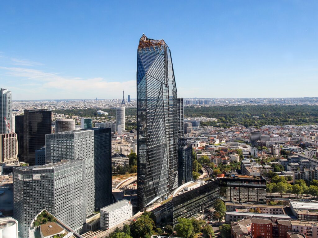 vue spectaculaire du tour jean nouvel